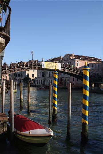 Gondola mooring poles